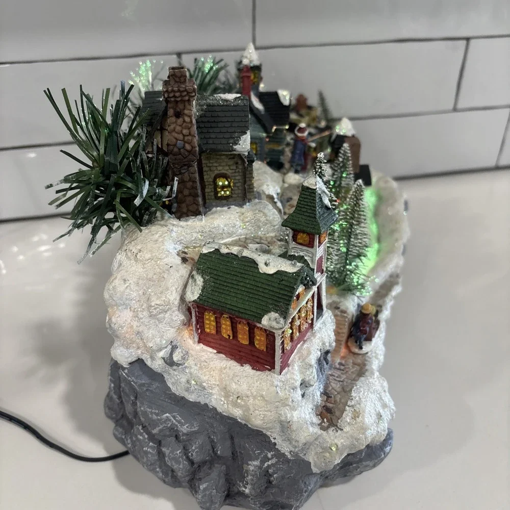 Beautiful vintage fiber optic Christmas village that light up the city-Avon 2003